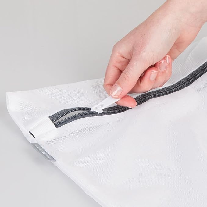 iDesign Mesh Laundry Bags with Built in Zipper for Cleaning Delicates– Set of 2, 1 Medium and 1 Large Bag, White - Image 7