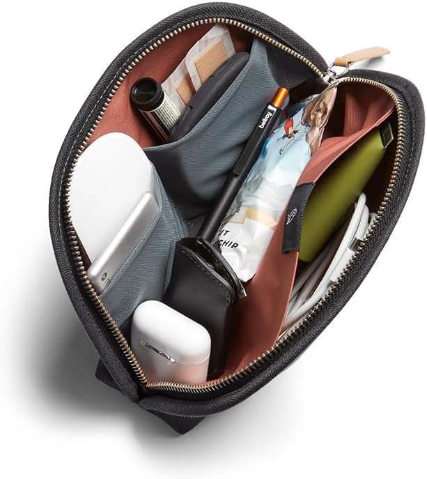 Bellroy Classic Pouch, Everyday kit, Leather and Woven Fabric (pens, Cables, Cosmetics, Personal Items) - Image 2