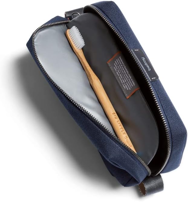 Bellroy Toiletry Kit (Unisex Toiletry Bag, Zipper Closure, Water-Resistant Lining, Toothbrush Sleeve with Magnetic Closure, Internal Mesh Pocket Organization) -Bronze - Image 3