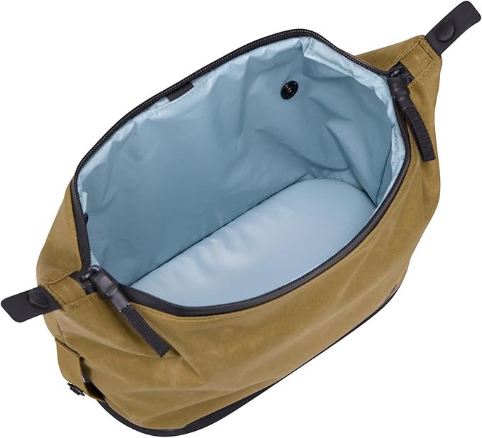 Thule Aion Toiletry Bag - Water-resistant bag for toiletries, makeup & shaving essentials - Removable liquids bag included - Easy to clean - Snap loop for easy hang - Waxed, PFC-free fabric - Image 7