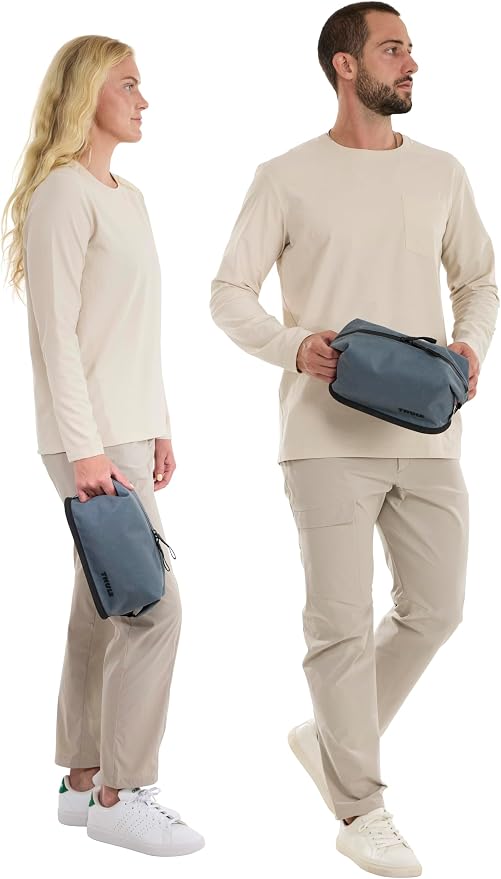 Thule Aion Toiletry Bag - Water-resistant bag for toiletries, makeup & shaving essentials - Removable liquids bag included - Easy to clean - Snap loop for easy hang - Waxed, PFC-free fabric - Image 6