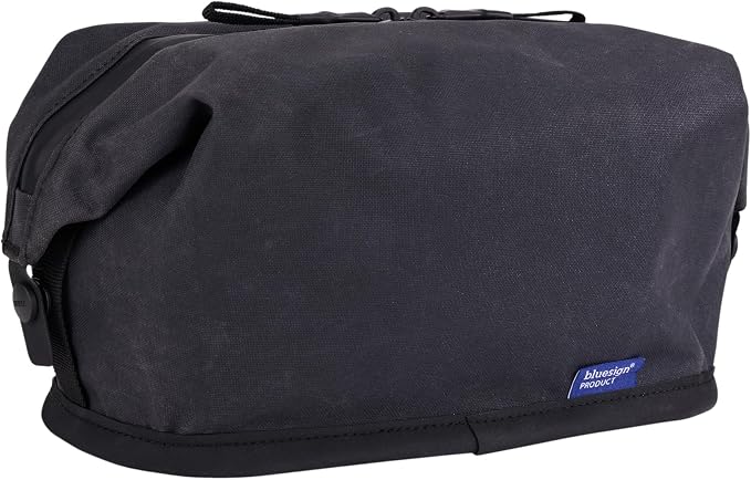 Thule Aion Toiletry Bag - Water-resistant bag for toiletries, makeup & shaving essentials - Removable liquids bag included - Easy to clean - Snap loop for easy hang - Waxed, PFC-free fabric - Image 2