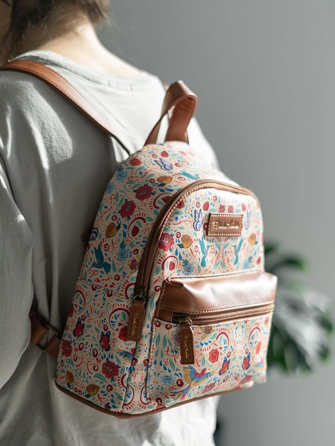Grupo Erik Frida Kahlo Hanging Toiletry Bag + Frida Kahlo Cosmetic Case + Frida Kahlo Backpack - Image 8