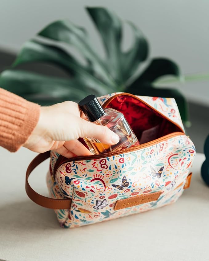Grupo Erik Frida Kahlo Hanging Toiletry Bag + Frida Kahlo Cosmetic Case + Frida Kahlo Backpack - Image 5