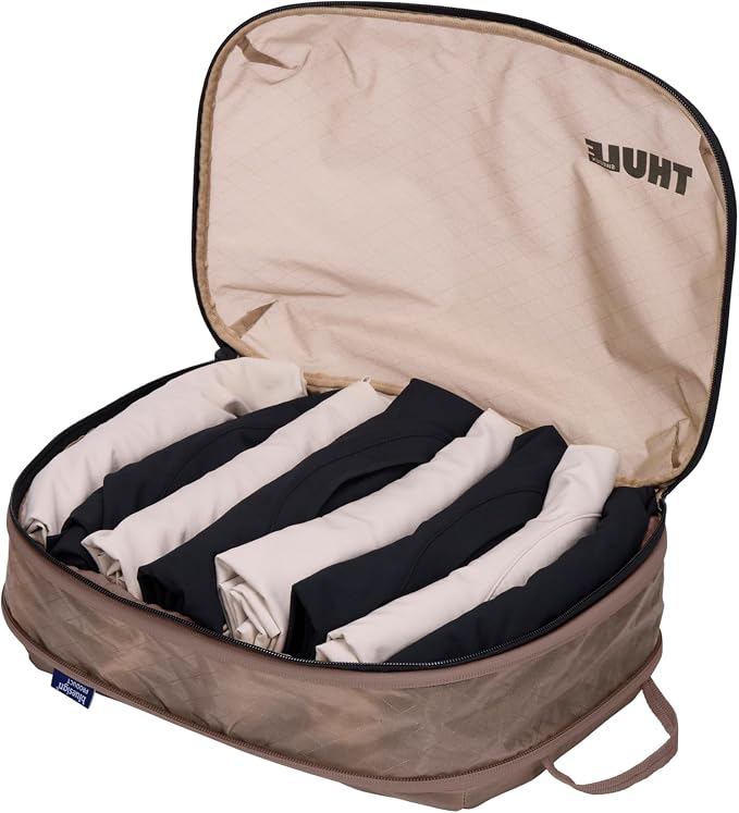 Thule Compression Packing Cube, Size Medium, Semitransparent Fabric, Easy to Pack, YKK Zippers - Image 5