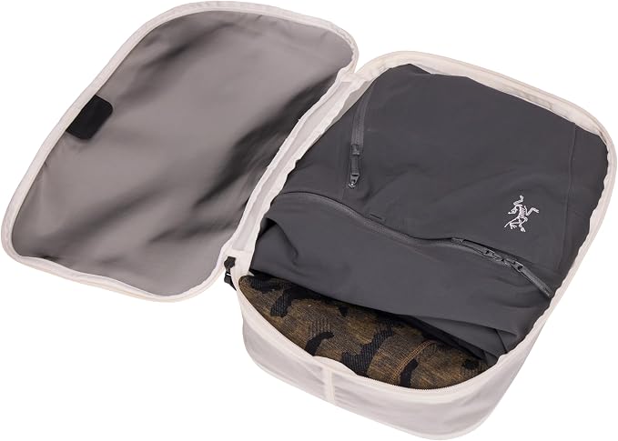 Thule Packing Cube, Size Medium, Transparent Fabric, Organize Shirts, Pants, Sweaters, Easy to Pack - Image 7