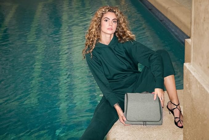 reisenthel Toiletbag XL Practical Toiletry Bag with Hook, Water-Repellent Material, Twist Sage, XL, Practical/travel-friendly - Image 5