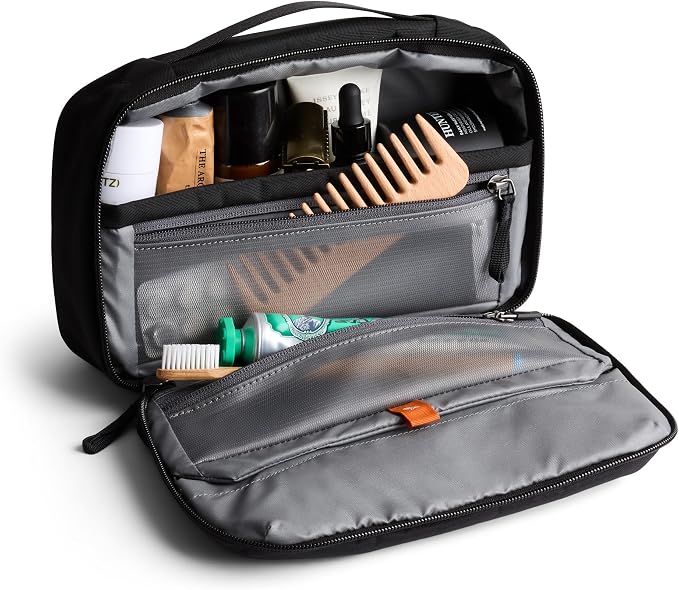 Bellroy Hanging Toiletry Kit (hanging 3 liter toiletry bag for men and women, and designed for travel) - Black - Image 2