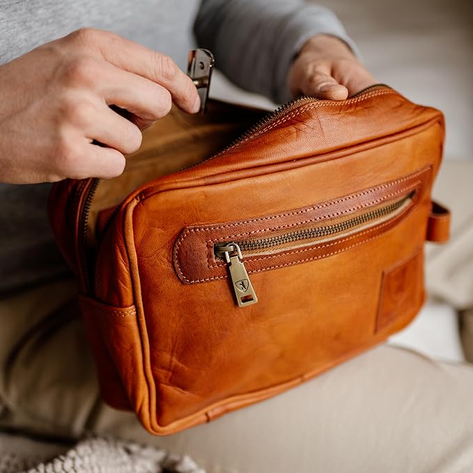 BERLINER BAGS Vintage Genuine Leather Toiletry Bag Paul, Large Capacity Cosmetics Bag for Men and Women for Travel - Brown (1 Compartment) - Image 2