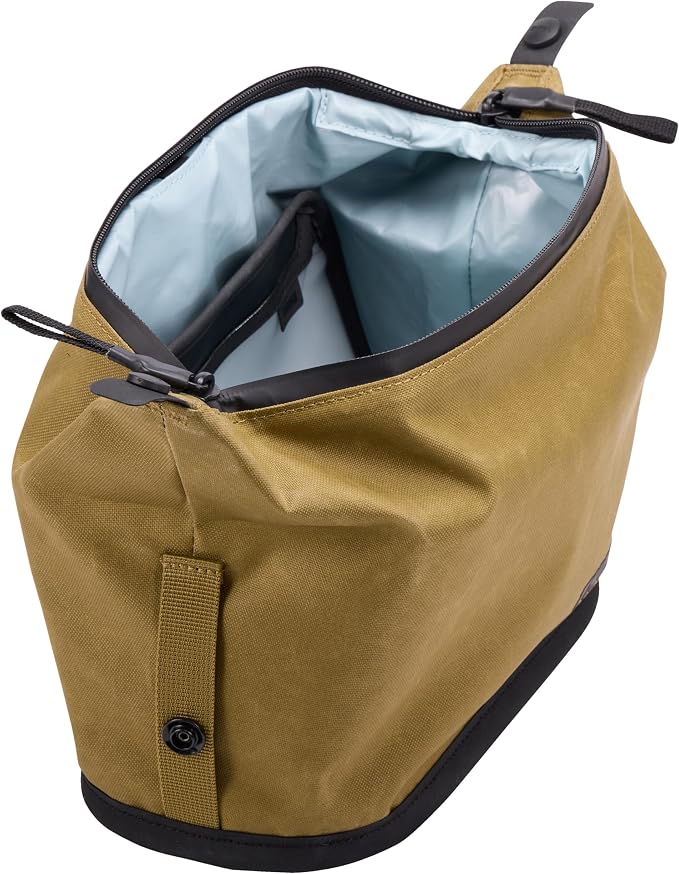 Thule Aion Toiletry Bag - Water-resistant bag for toiletries, makeup & shaving essentials - Removable liquids bag included - Easy to clean - Snap loop for easy hang - Waxed, PFC-free fabric - Image 3